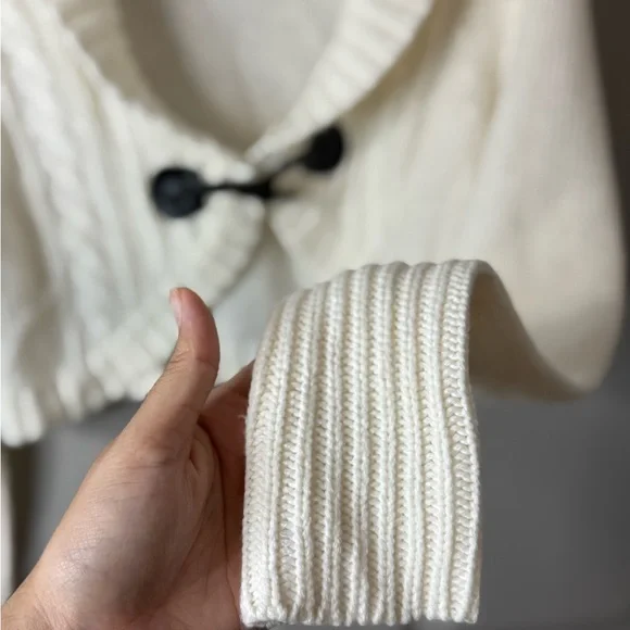 Arizona Jean Company White Ribbed Knit Poncho| Medium - Picture 9 of 10